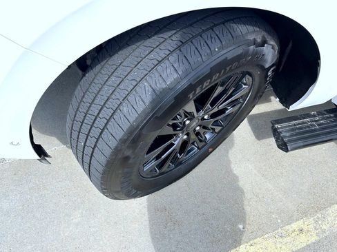 Used 2025 Ford Expedition Max Platinum AWD/4WD image 24