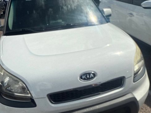 Used 2011 Kia Soul + FWD image 12