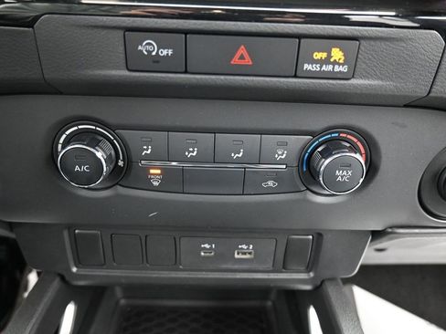 Used 2023 Nissan Frontier SV image 25