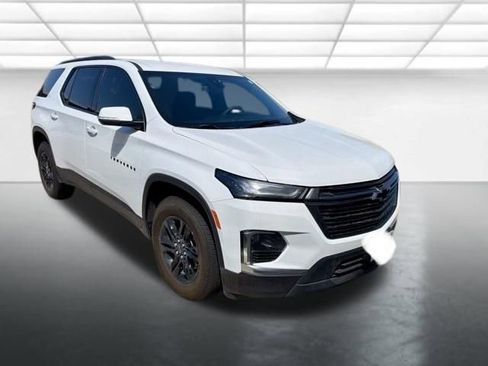 Used 2023 Chevrolet Traverse LT image 1