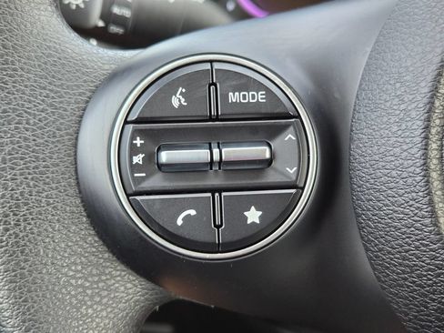 Certified 2025 Kia Soul LX w/ LX Technology Package FWD image 23