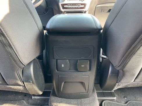 Used 2022 Ford Explorer XLT image 28