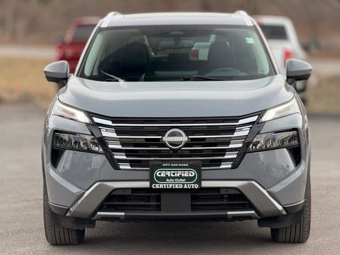 Used 2024 Nissan Rogue SL w/ SL Premium Package image 2