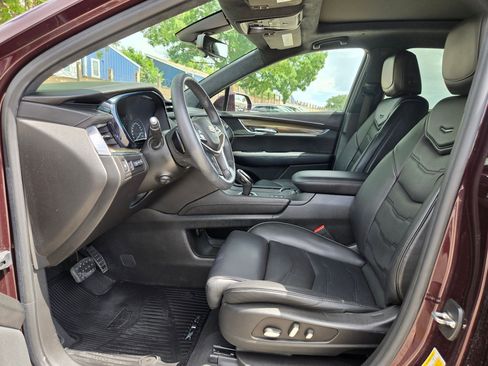 Used 2017 Cadillac XT5 Platinum AWD/4WD image 10