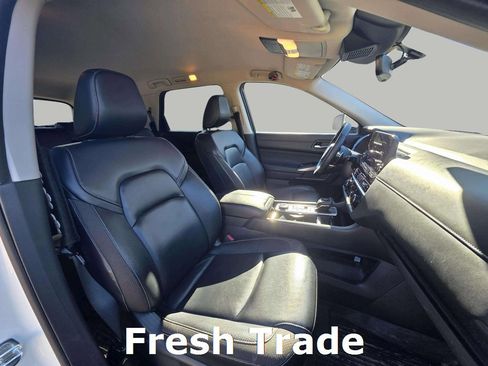 Used 2024 Nissan Pathfinder SL image 12