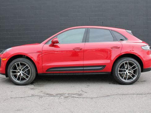 New 2026 Porsche Macan image 2