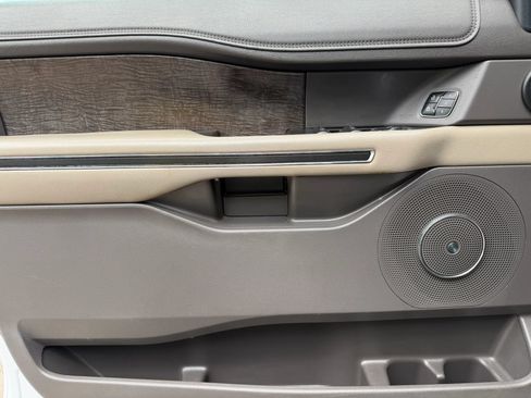 Used 2020 Ford Expedition Limited RWD image 9