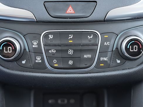 Used 2020 Chevrolet Equinox LT AWD/4WD image 35