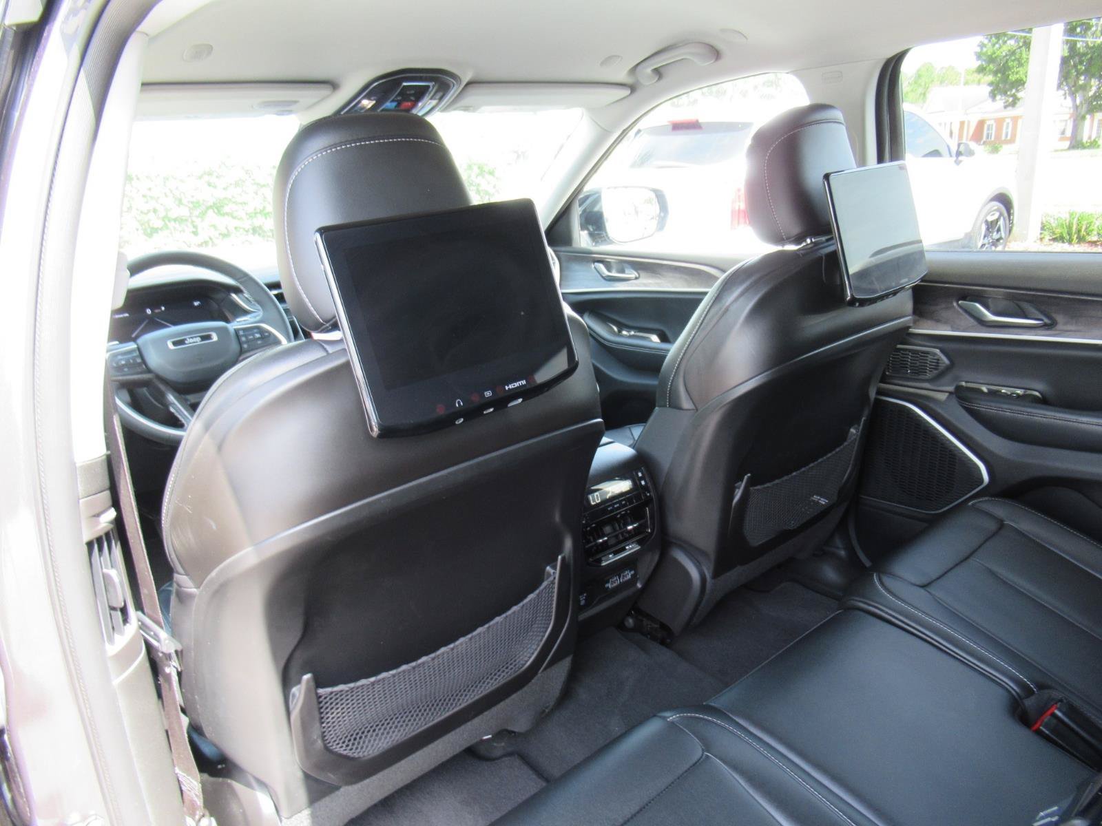 Used 2023 Jeep Grand Cherokee L Limited w/ Luxury Tech Group II RWD image 19