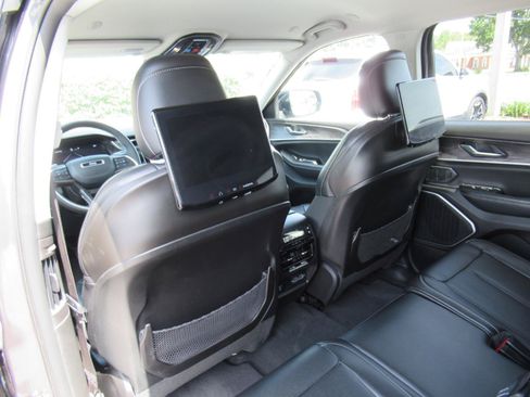 Used 2023 Jeep Grand Cherokee L Limited w/ Luxury Tech Group II RWD image 19