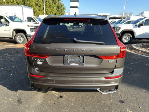 Used 2025 Volvo XC60 B5 Plus w/ Climate Package image 9