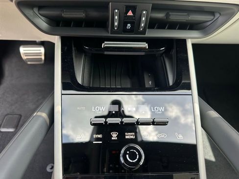 Used 2025 Porsche Cayenne S image 22