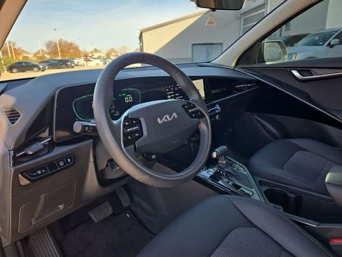 Certified 2023 Kia Niro EX image 2