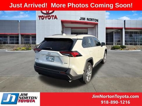 Used 2021 Toyota RAV4 XLE Premium FWD image 7