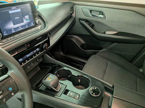 Used 2021 Nissan Rogue SV image 26