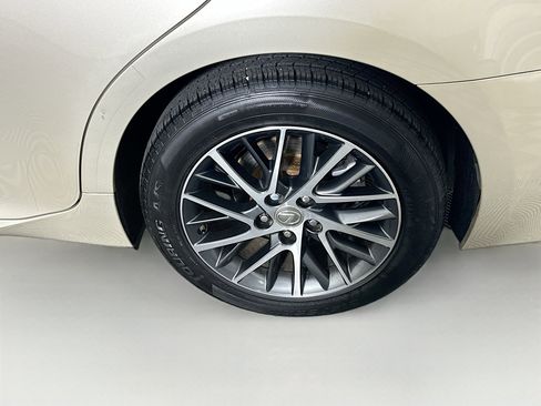 Used 2016 Lexus ES 350 w/ Navigation System Package image 11