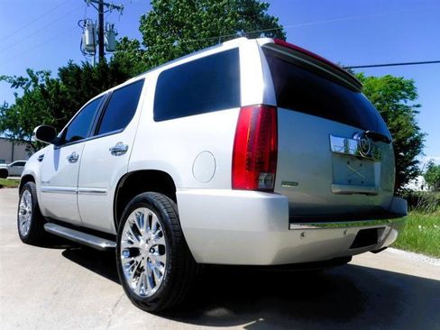 Used 2011 Cadillac Escalade Luxury image 13