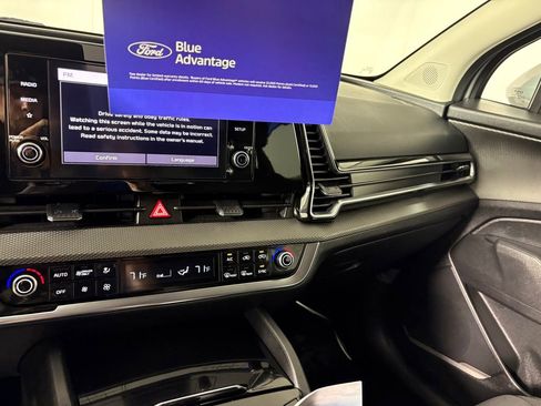 Used 2023 Kia Sportage LX AWD/4WD image 17