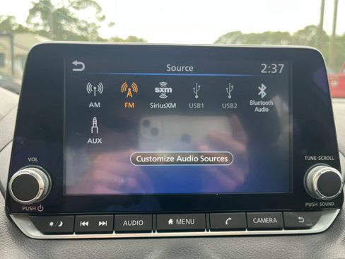 Used 2022 Nissan Sentra SV FWD image 19