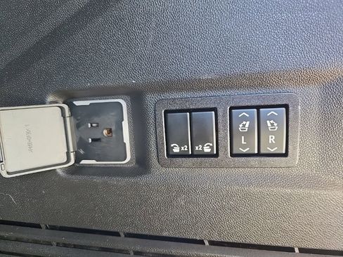Used 2023 Chevrolet Tahoe Premier AWD/4WD image 61