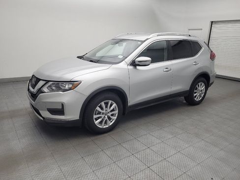 Used 2019 Nissan Rogue SV FWD image 2