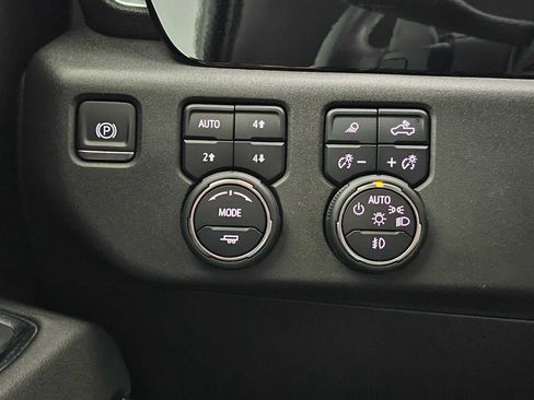 Used 2024 Chevrolet Silverado 1500 LT Trail Boss w/ LT Trail Boss Premium Package image 28