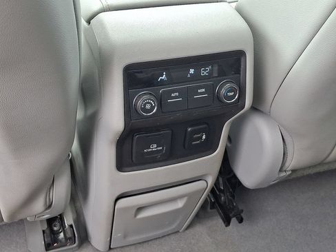 Certified 2017 GMC Acadia SLT FWD image 11