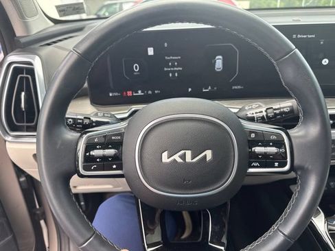 Used 2025 Kia Sorento SX AWD/4WD image 4