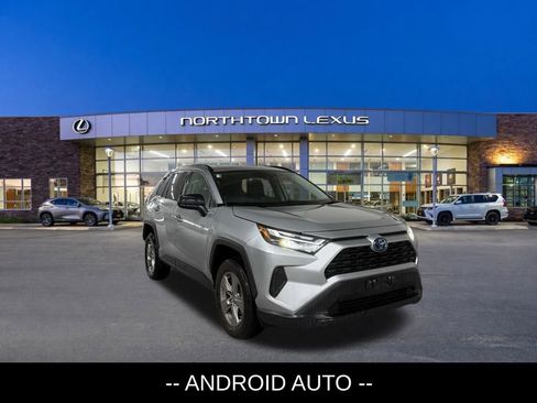 Used 2024 Toyota RAV4 LE AWD/4WD image 4