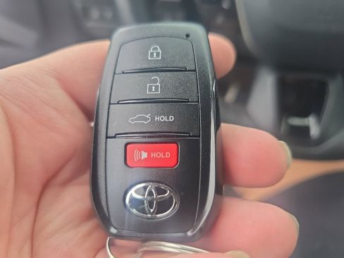 Used 2025 Toyota Camry XLE w/ Premium Plus Package FWD image 20