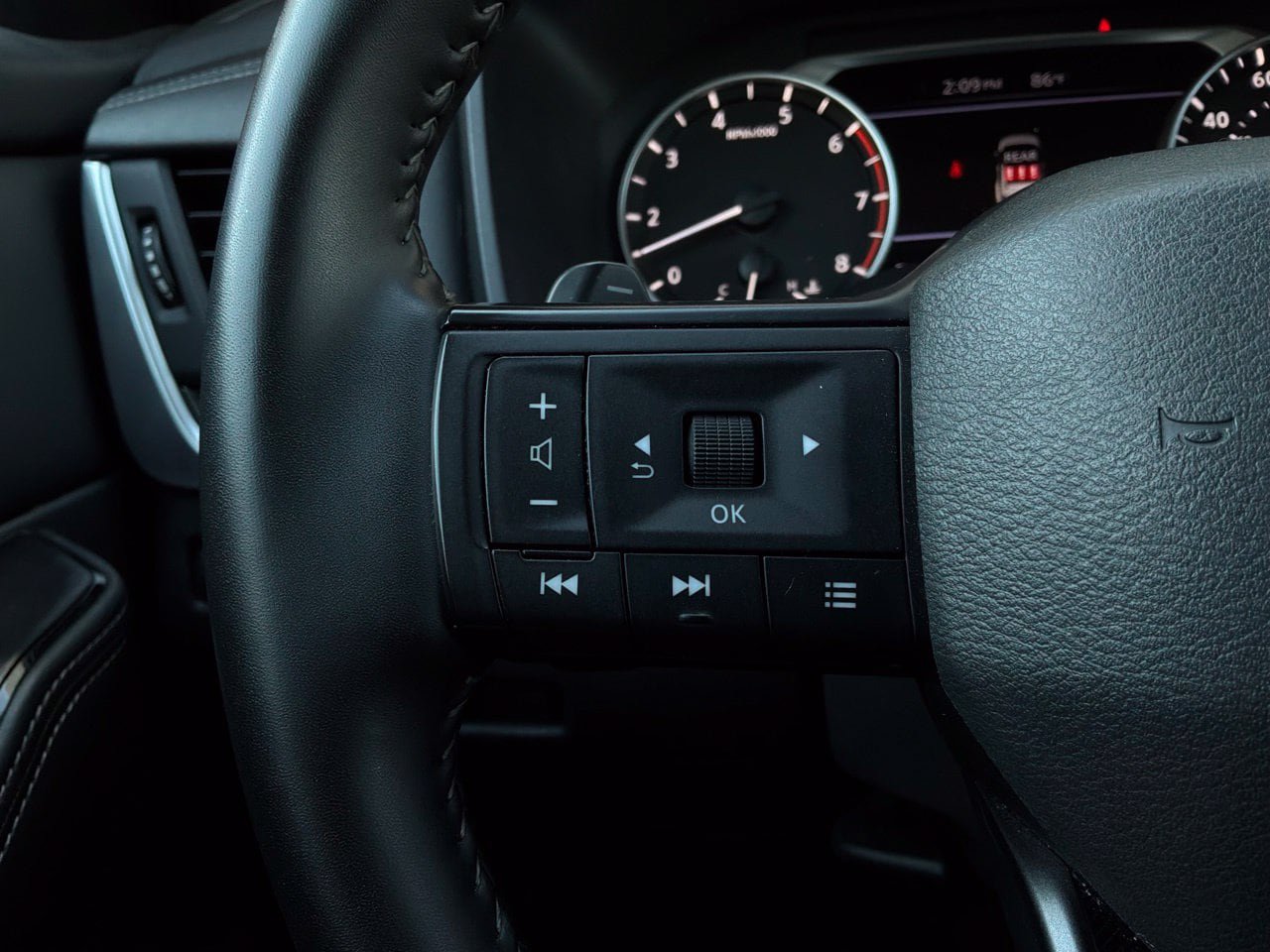 Used 2025 Nissan Rogue SV FWD image 36