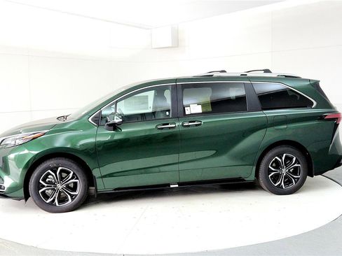 New 2026 Toyota Sienna Platinum AWD/4WD image 3