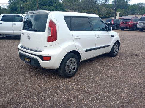 Used 2013 Kia Soul FWD image 6