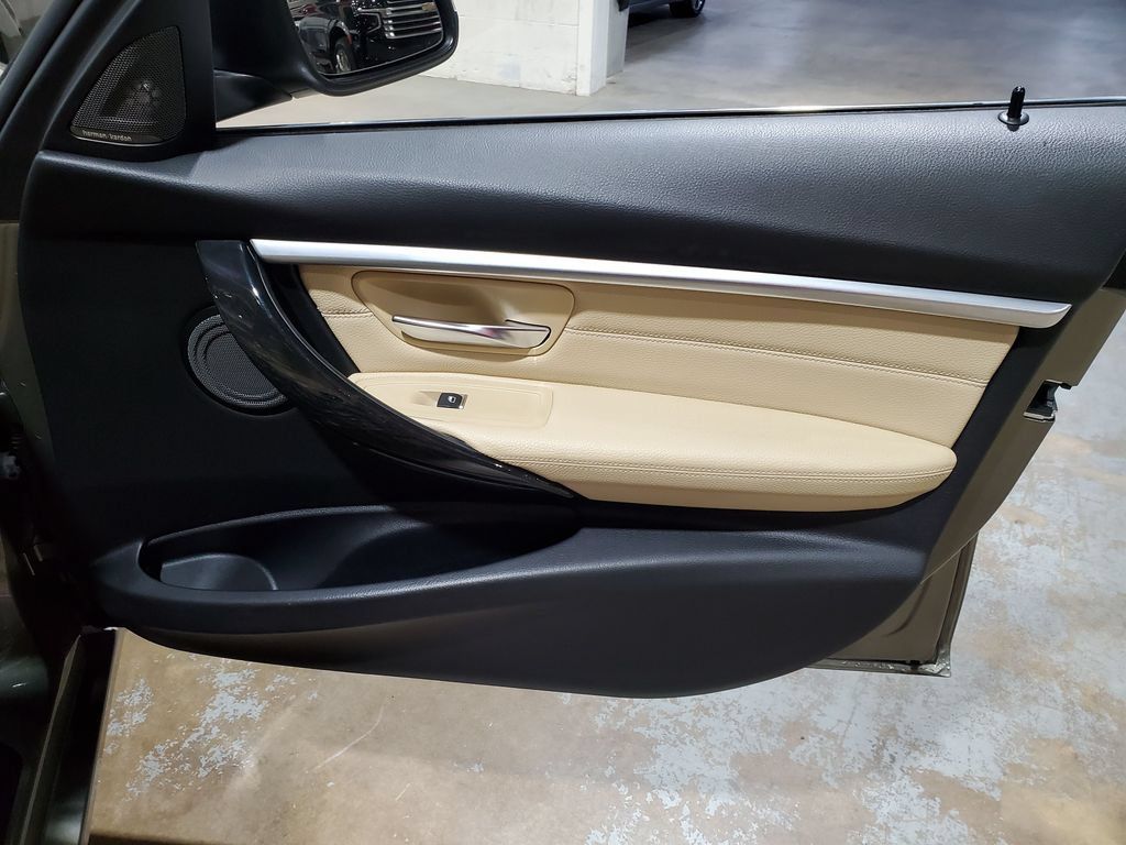 Used 2018 BMW 340i xDrive Sedan AWD/4WD image 16