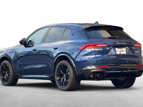 Used 2025 Maserati Grecale Modena image 4