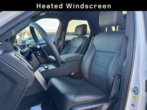 Certified 2024 Land Rover Discovery Dynamic SE image 11
