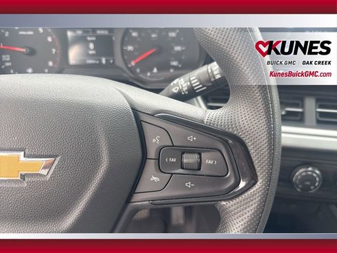Used 2025 Chevrolet Trax LS image 30