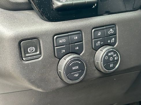 Used 2023 Chevrolet Silverado 1500 High Country w/ High Country Premium Package AWD/4WD image 25