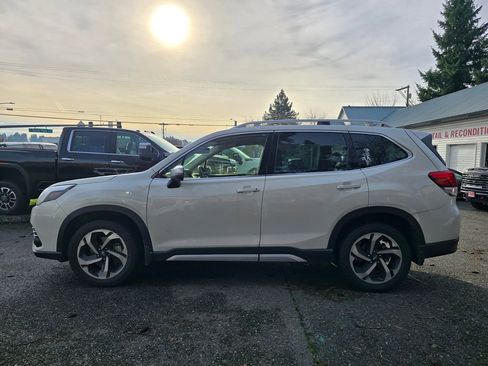 Used 2022 Subaru Forester Touring image 6