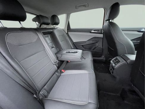 Used 2022 Volkswagen Taos SE image 19