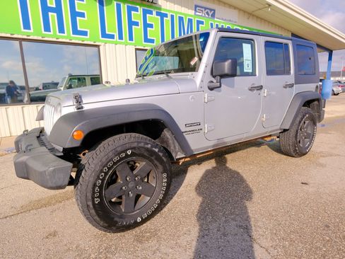 Used 2010 Jeep Wrangler Unlimited Sport image 2