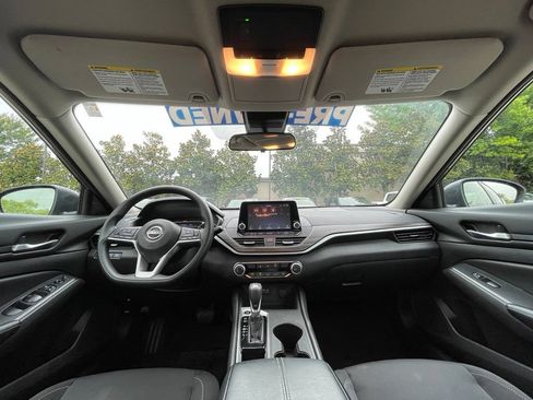 Used 2025 Nissan Altima 2.5 SV FWD image 30