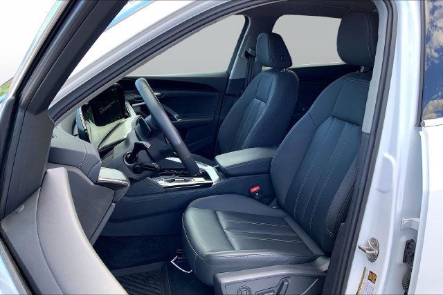 Used 2025 Audi Q5 Premium w/ Convenience Package AWD/4WD image 17