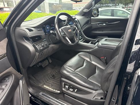 Used 2018 Cadillac Escalade Platinum AWD/4WD image 8