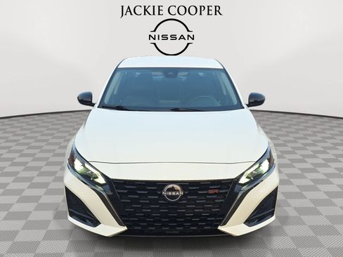 Used 2025 Nissan Altima 2.5 SR FWD image 2
