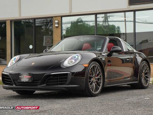 Used 2018 Porsche 911 Targa 4S AWD/4WD image 3