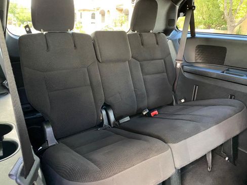 Used 2018 Dodge Grand Caravan SE FWD image 40