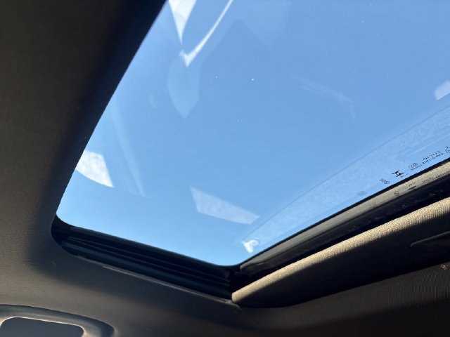 Used 2025 Chevrolet Trax RS w/ Sunroof Package FWD image 15