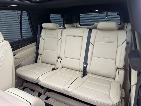 Used 2021 Cadillac Escalade Premium Luxury AWD/4WD image 35
