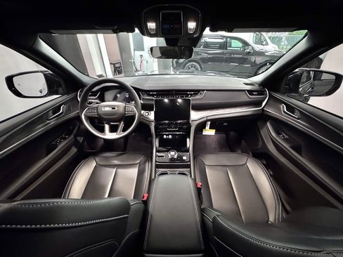 New 2025 Jeep Grand Cherokee Limited image 10